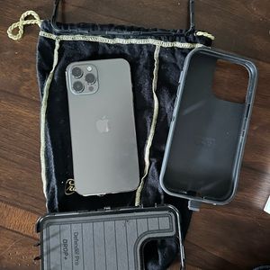 Apple iPhone, 12 promax OtterBox defender series, case and privacy screen